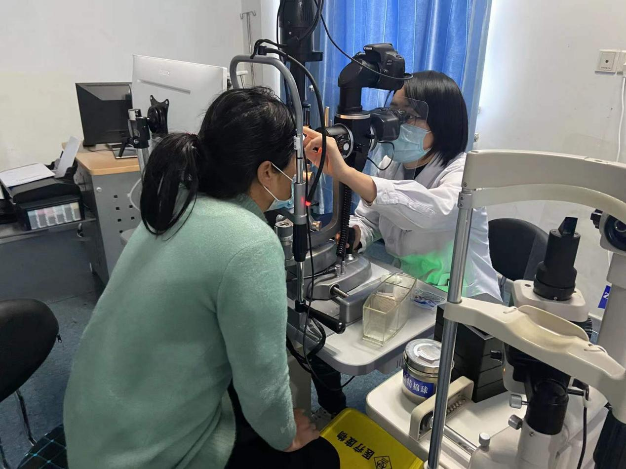 50岁阿姨遭遇角膜白斑仅剩光感，兰州爱尔角膜移植助其重获光明(图2)